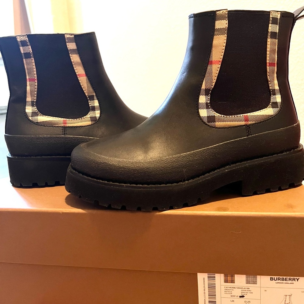 Burberry Youth Vintage Boots
